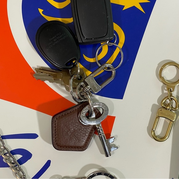 Louis Vuitton Key Chain’s - Picture 5 of 13